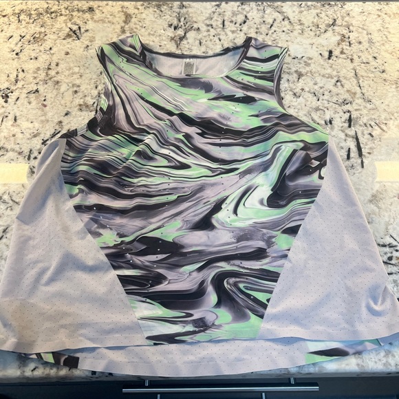 Lululemon Swift running tank sz 6. - Picture 3 of 5